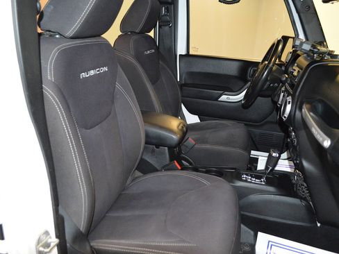 Used 2014 Jeep Wrangler Unlimited Rubicon w/ Connectivity Group image 11