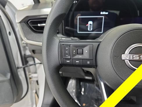 Used 2025 Nissan Kicks SV AWD/4WD image 17