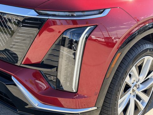 New 2026 Cadillac Vistiq Luxury AWD/4WD image 8