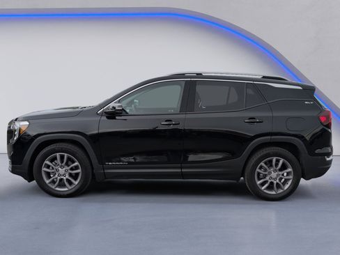 Used 2024 GMC Terrain SLT w/ Infotainment Package II image 5