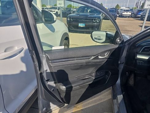 Used 2018 Honda Civic Touring image 7