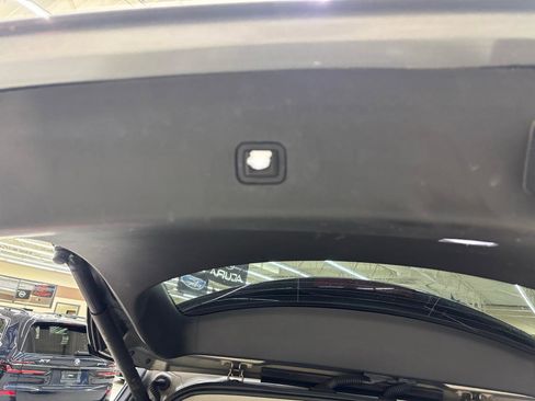 Used 2018 Buick Enclave Avenir w/ Avenir Technology Package FWD image 9
