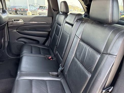 Used 2011 Jeep Grand Cherokee Laredo image 16