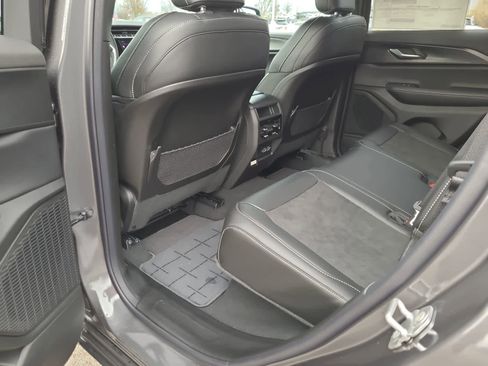 New 2025 Jeep Grand Cherokee Altitude image 20