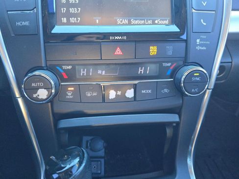 Used 2016 Toyota Camry XSE image 18
