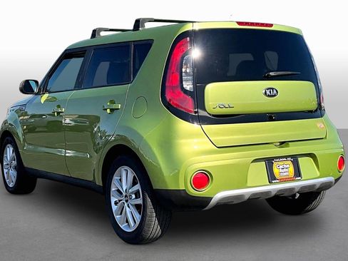Used 2018 Kia Soul + FWD image 11