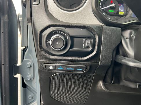 Used 2024 Jeep Wrangler Unlimited w/ Technology Group image 17