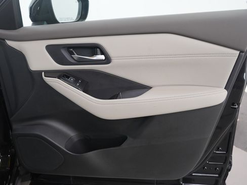 Used 2023 Nissan Rogue SL image 11