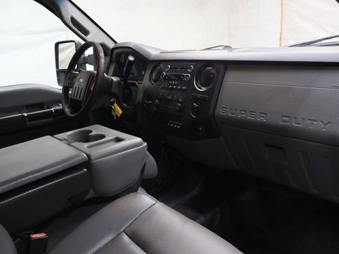 Used 2016 Ford F550 4x4 Crew Cab Super Duty image 10