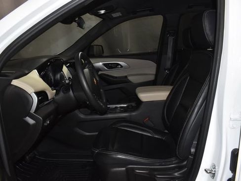 Used 2022 Chevrolet Traverse LS image 12