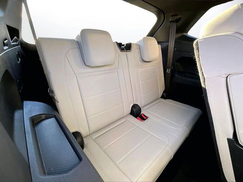 Used 2021 Volkswagen Tiguan SE R-Line image 25