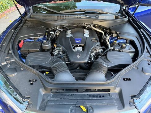 Used 2017 Maserati Levante S AWD/4WD image 32