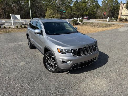 Used 2017 Jeep Grand Cherokee Limited image 41