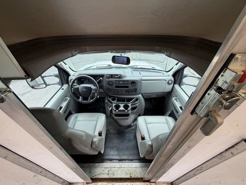Used 2023 Ford E-450 and Econoline 450 Super Duty w/ Power Windows & Locks Group image 31
