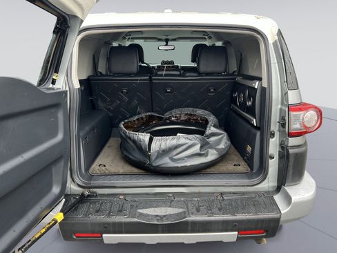 Used 2012 Toyota FJ Cruiser 4WD w/ Upgrade Pkg image 23