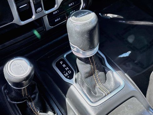 Used 2023 Jeep Gladiator Overland AWD/4WD image 17