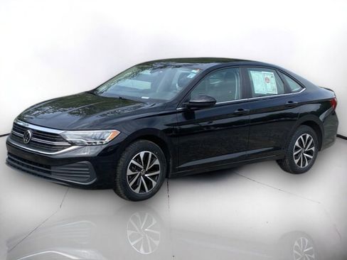 Used 2024 Volkswagen Jetta S image 2