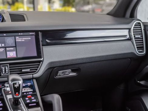 Used 2019 Porsche Cayenne image 34