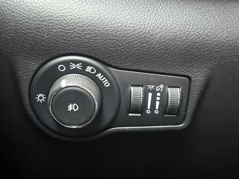 Used 2022 Jeep Compass Altitude w/ Convenience Group image 29