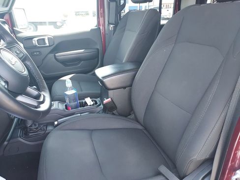 Used 2021 Jeep Gladiator Sport AWD/4WD image 17