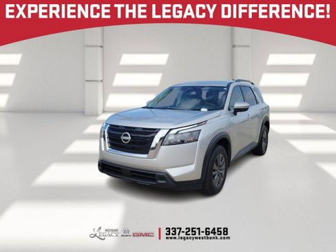 Used 2025 Nissan Pathfinder SV FWD image 1