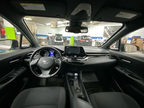 Used 2018 Toyota C-HR XLE FWD image 26