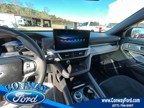 Used 2025 Ford Explorer ST image 34