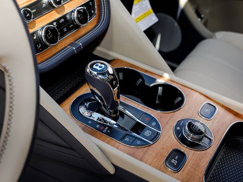 New 2025 Bentley Bentayga Extended Wheelbase image 28