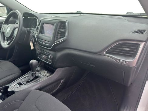 Used 2019 Jeep Cherokee Latitude w/ Popular Appearance Group AWD/4WD image 11