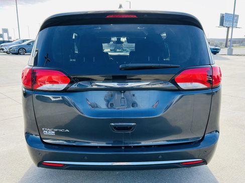 Used 2020 Chrysler Pacifica Touring w/ Cold Weather Group image 36