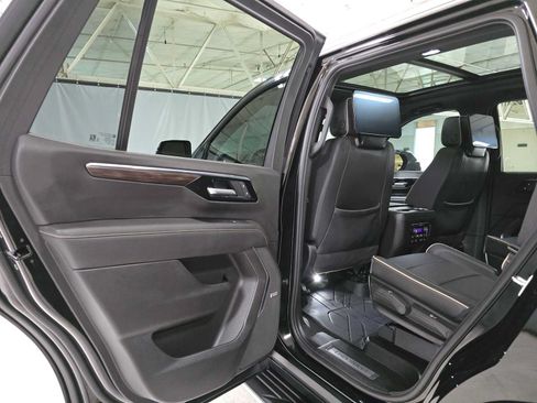 Used 2025 Chevrolet Tahoe Premier AWD/4WD image 15