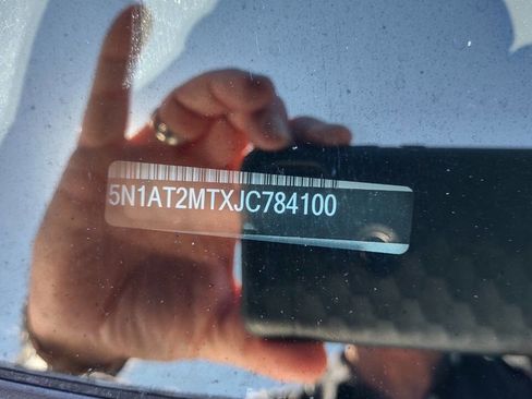 Used 2018 Nissan Rogue SV image 7