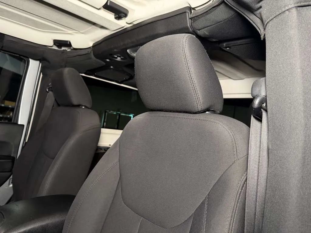 Used 2018 Jeep Wrangler Sport AWD/4WD image 10