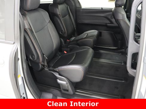 Used 2023 Toyota Sienna XSE image 39