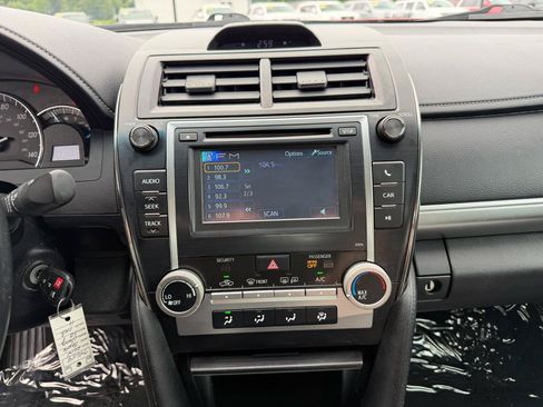 Used 2014 Toyota Camry SE FWD image 27