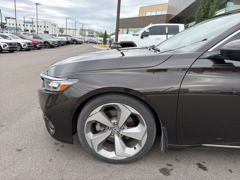 Used 2018 Honda Accord Touring image 7