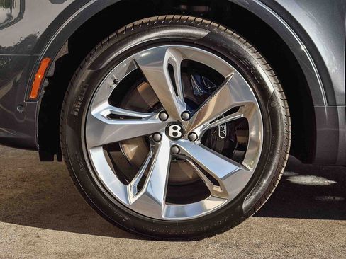 New 2025 Bentley Bentayga Extended Wheelbase image 6