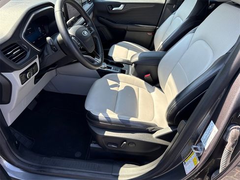 Certified 2023 Ford Escape Platinum image 9