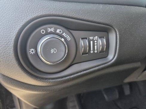 Used 2019 Jeep Renegade Limited w/ Quick Order Package 22P image 8