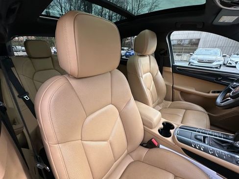 Used 2018 Porsche Macan w/ Premium Package Plus image 41