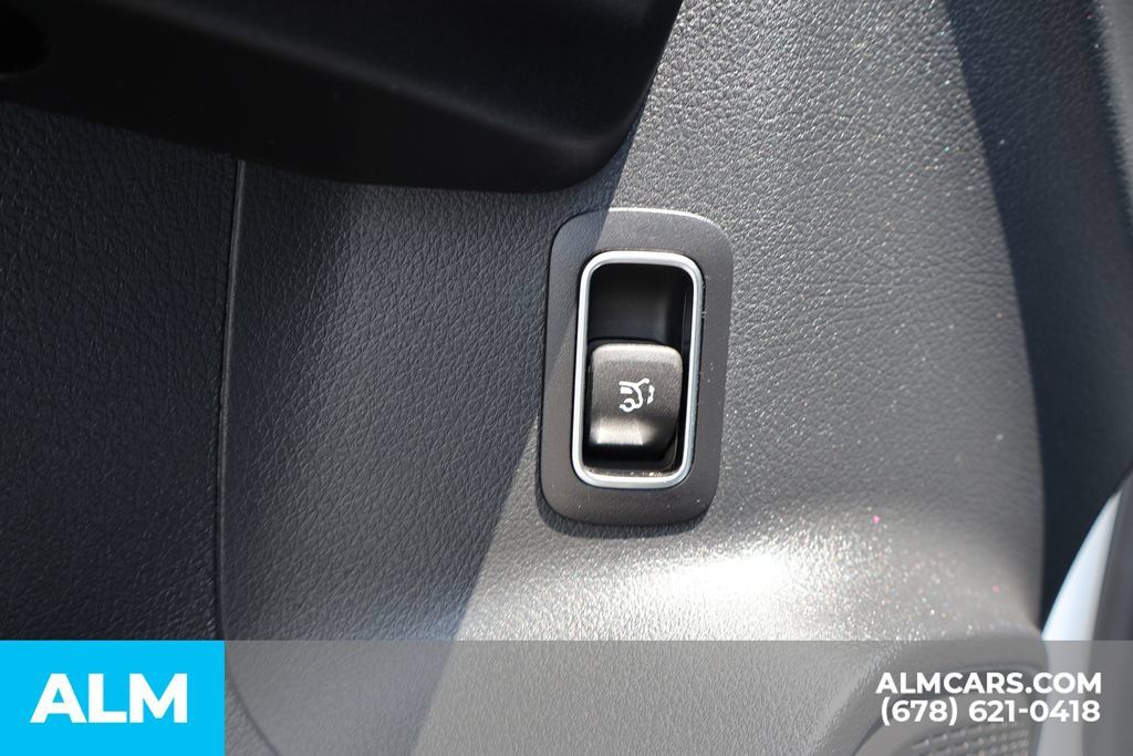 Used 2024 Mercedes-Benz GLB 250 image 14