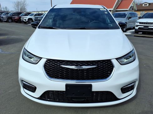 New 2026 Chrysler Pacifica Select image 2