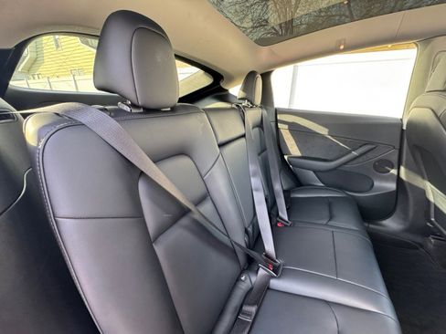 Used 2022 Tesla Model Y Performance AWD/4WD image 35