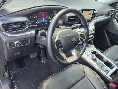 Used 2022 Ford Explorer XLT w/ Equipment Group 202A AWD/4WD image 10