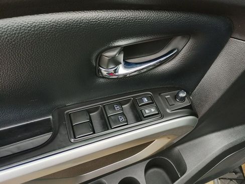 Used 2017 Nissan Titan SV image 21