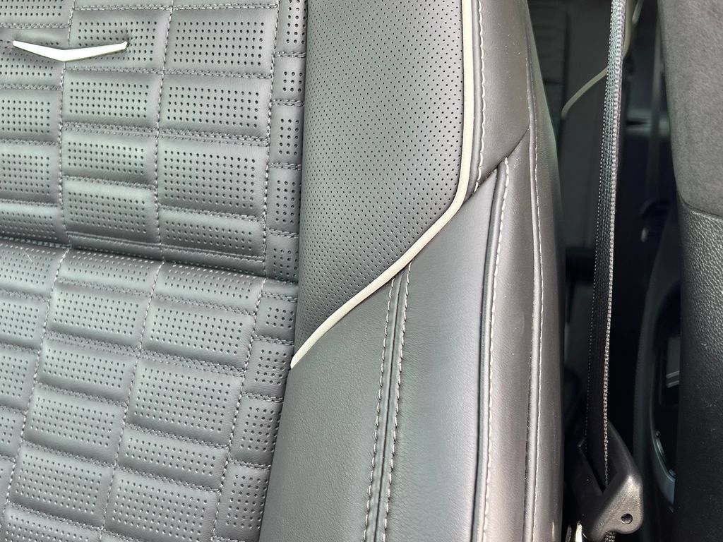 Certified 2025 Cadillac Escalade Sport Platinum w/ LPO, Floor Liner Package AWD/4WD image 19
