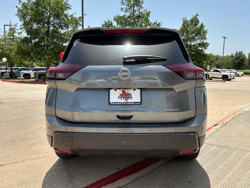 Used 2025 Nissan Rogue SV FWD image 7