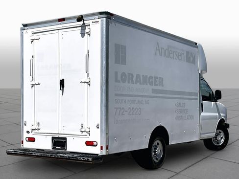 Used 2017 Chevrolet Express 3500 RWD image 12