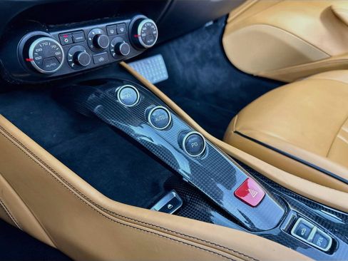 Used 2017 Ferrari California T RWD image 18