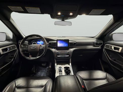 Used 2020 Ford Explorer XLT w/ Equipment Group 202A image 14